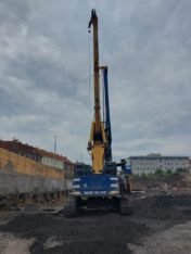 Bauer BG 28H drilling rig