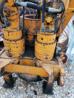 Bauer BG12 drilling rig