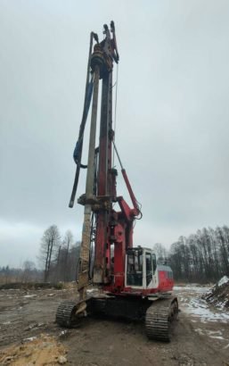 Bauer BG20 drilling rig